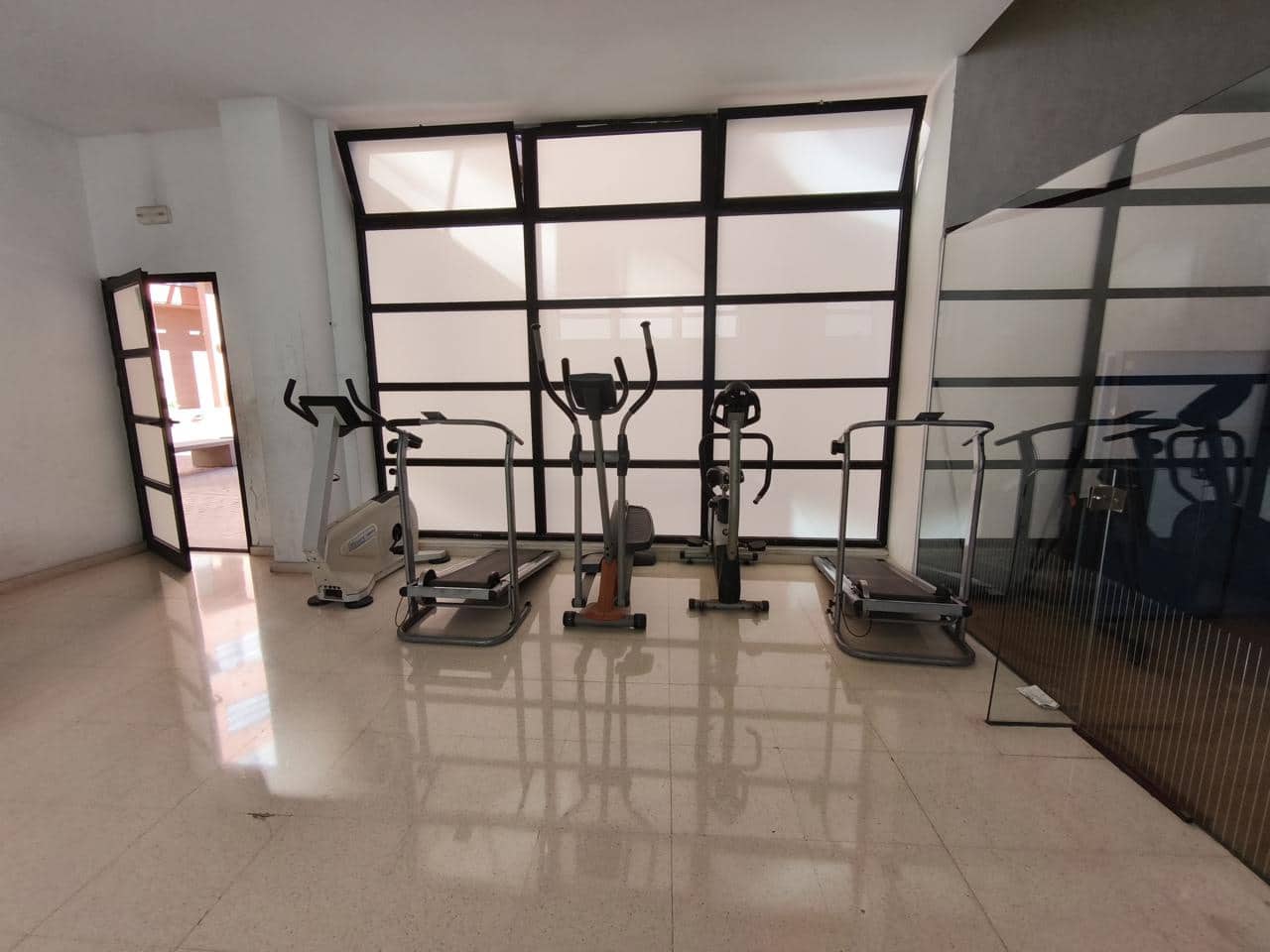 4 soveværelse Lejlighed til leje i Alicante by med swimmingpool garage - € 1.450 (Ref: 9421680)