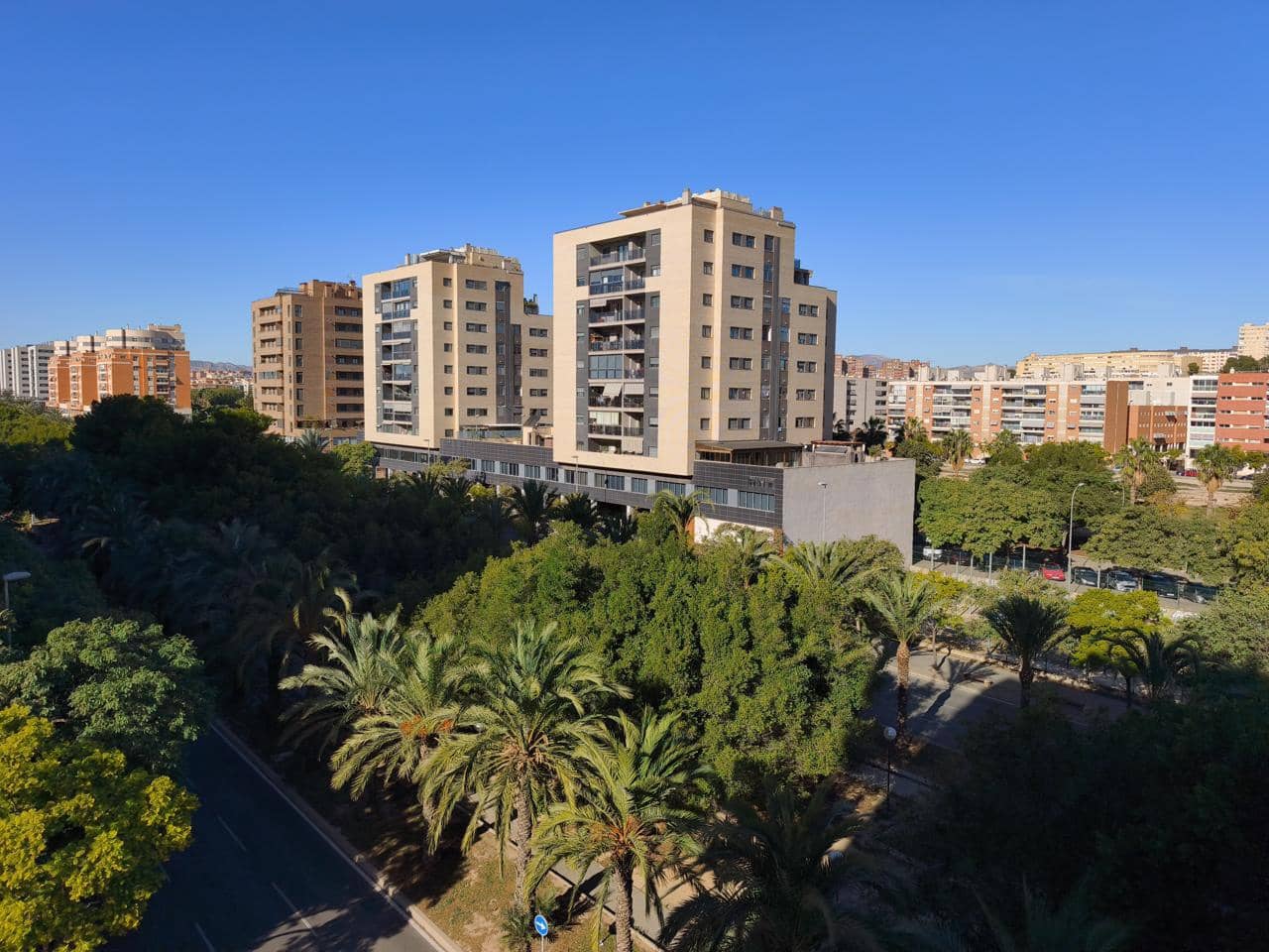 4 soveværelse Lejlighed til leje i Alicante by med swimmingpool garage - € 1.450 (Ref: 9421680)