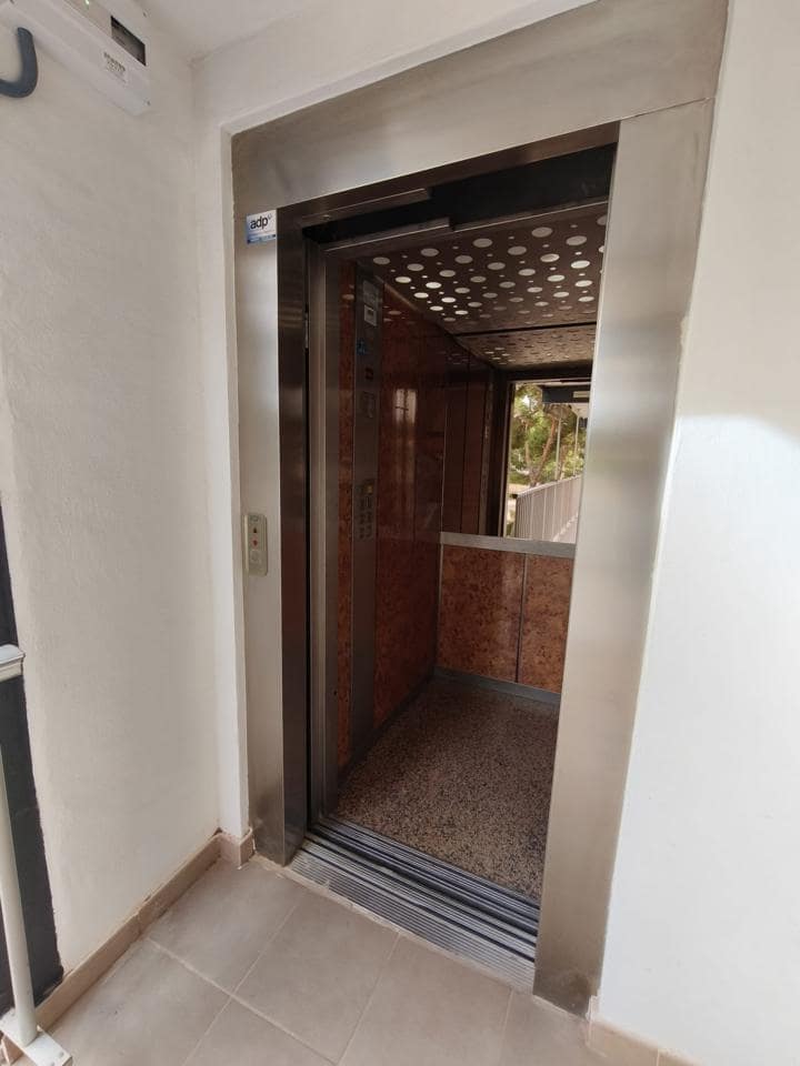 2 soverom Leilighet til leie i Alicante by med svømmebasseng garasje - € 900 (Ref: 9438537)