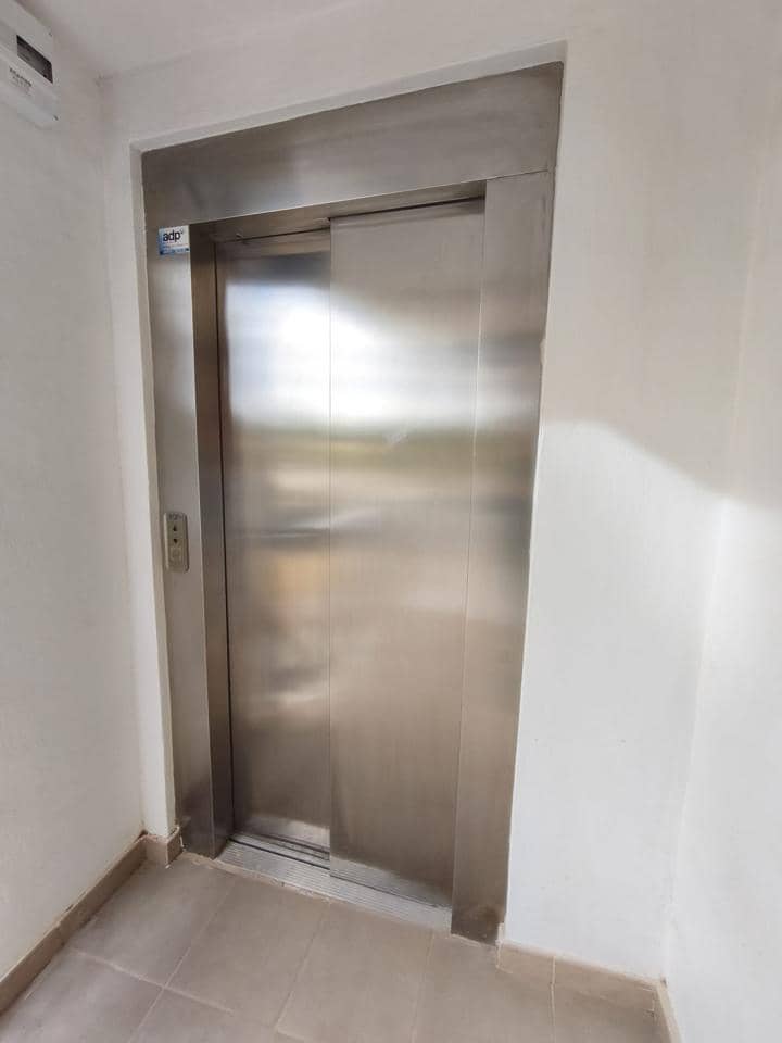 2 soverom Leilighet til leie i Alicante by med svømmebasseng garasje - € 900 (Ref: 9438537)