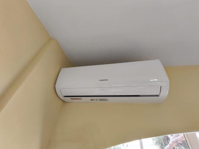 2 soveværelse Lejlighed til leje i Albufereta, Alicante by med swimmingpool garage - € 900 (Ref: 9438537)