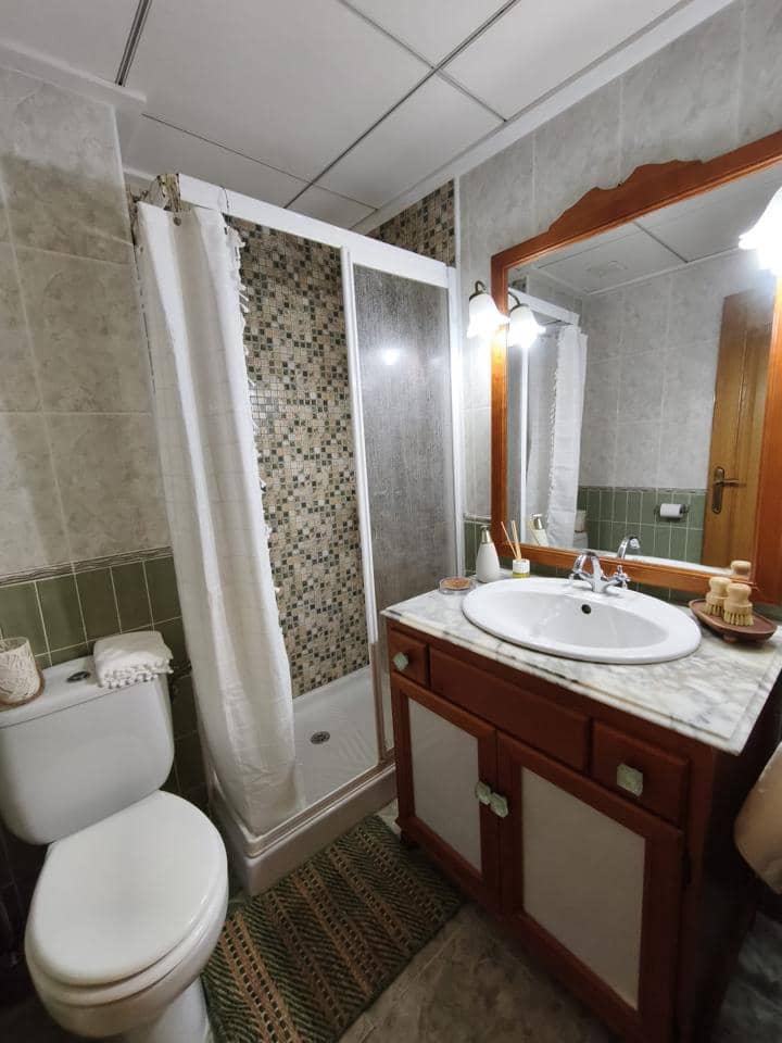 2 soverom Leilighet til leie i Alicante by med svømmebasseng garasje - € 900 (Ref: 9438537)