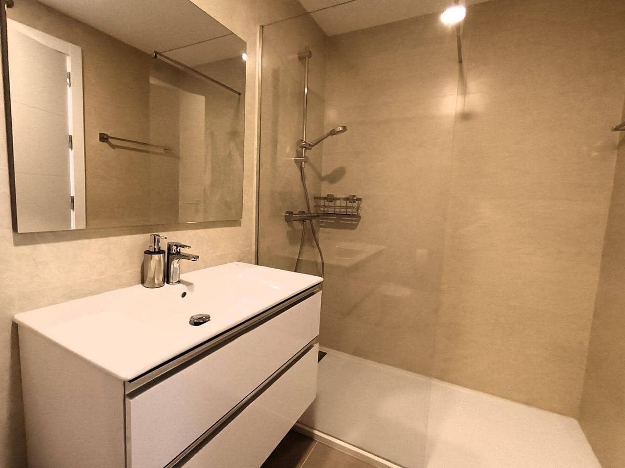 3 soveværelse Lejlighed til salg i Alicante by med garage - € 450.000 (Ref: 9448508)