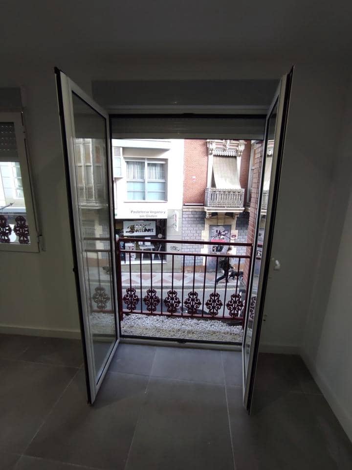 Piso de 2 habitaciones en Alicante / Alacant ciudad en alquiler - 1.200 € (Ref: 9532171)