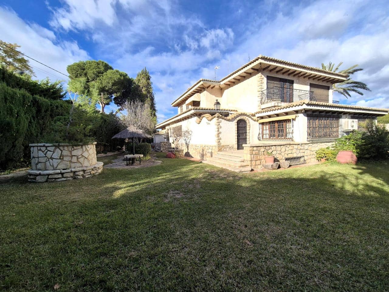 6 soverom Villa til salgs i Alicante by med svømmebasseng garasje - € 1 600 000 (Ref: 9550223)