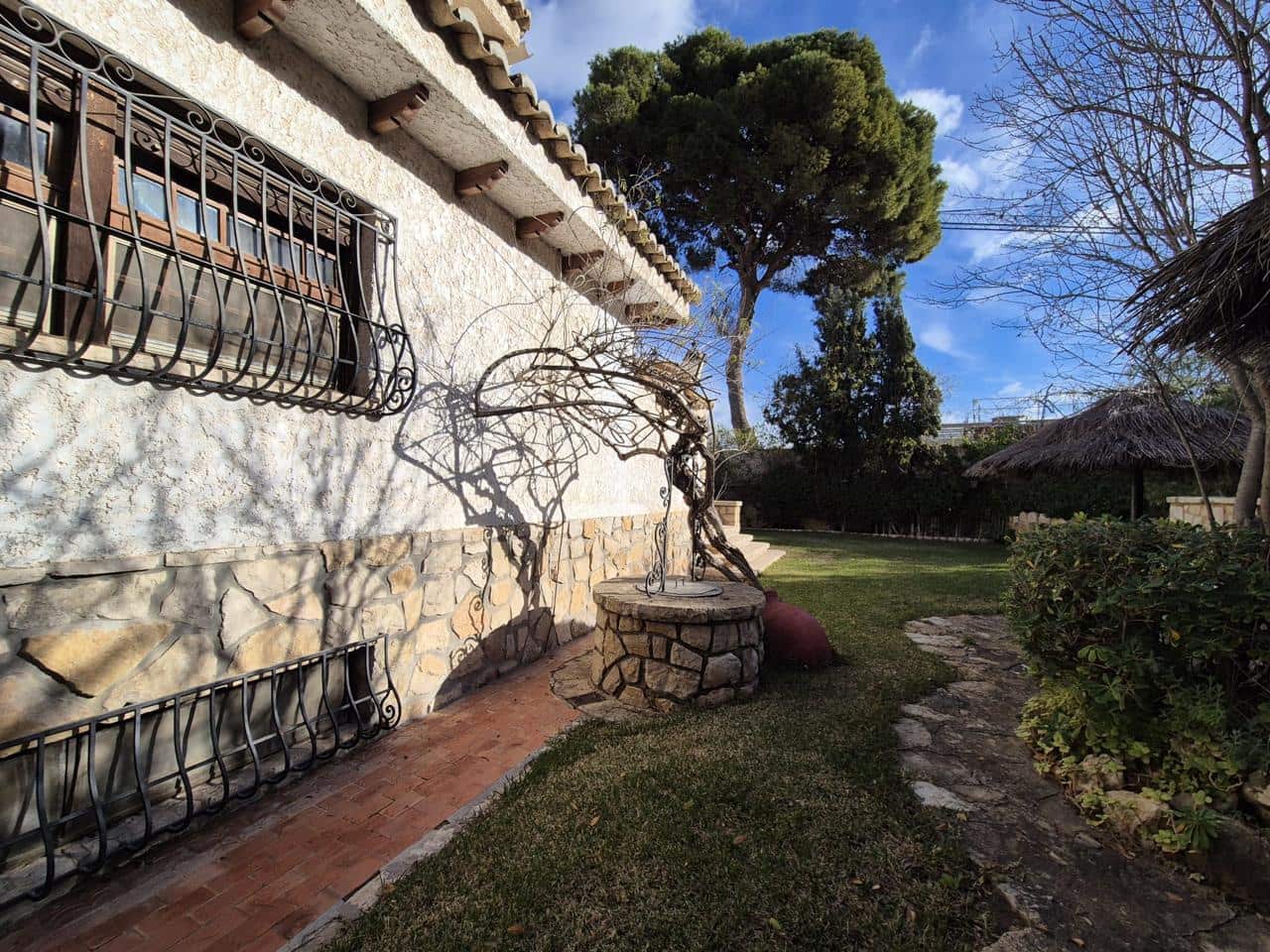 6 soverom Villa til salgs i Alicante by med svømmebasseng garasje - € 1 600 000 (Ref: 9550223)