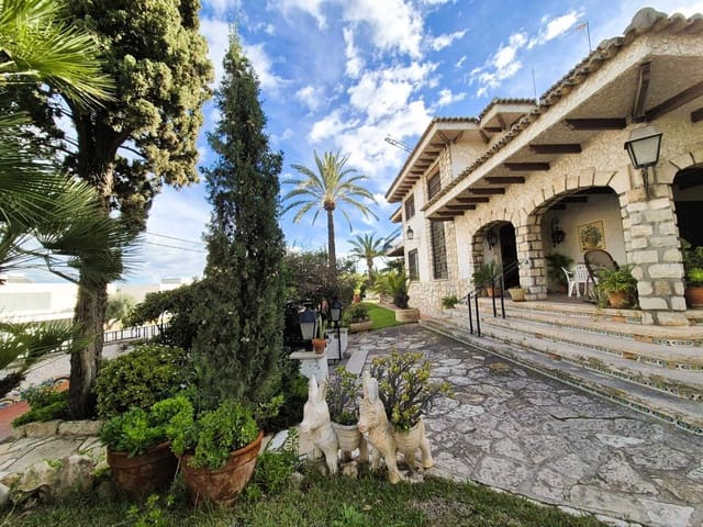 6 soverom Villa til salgs i Vistahermosa, Alicante by med svømmebasseng garasje - € 1 600 000 (Ref: 9550223)