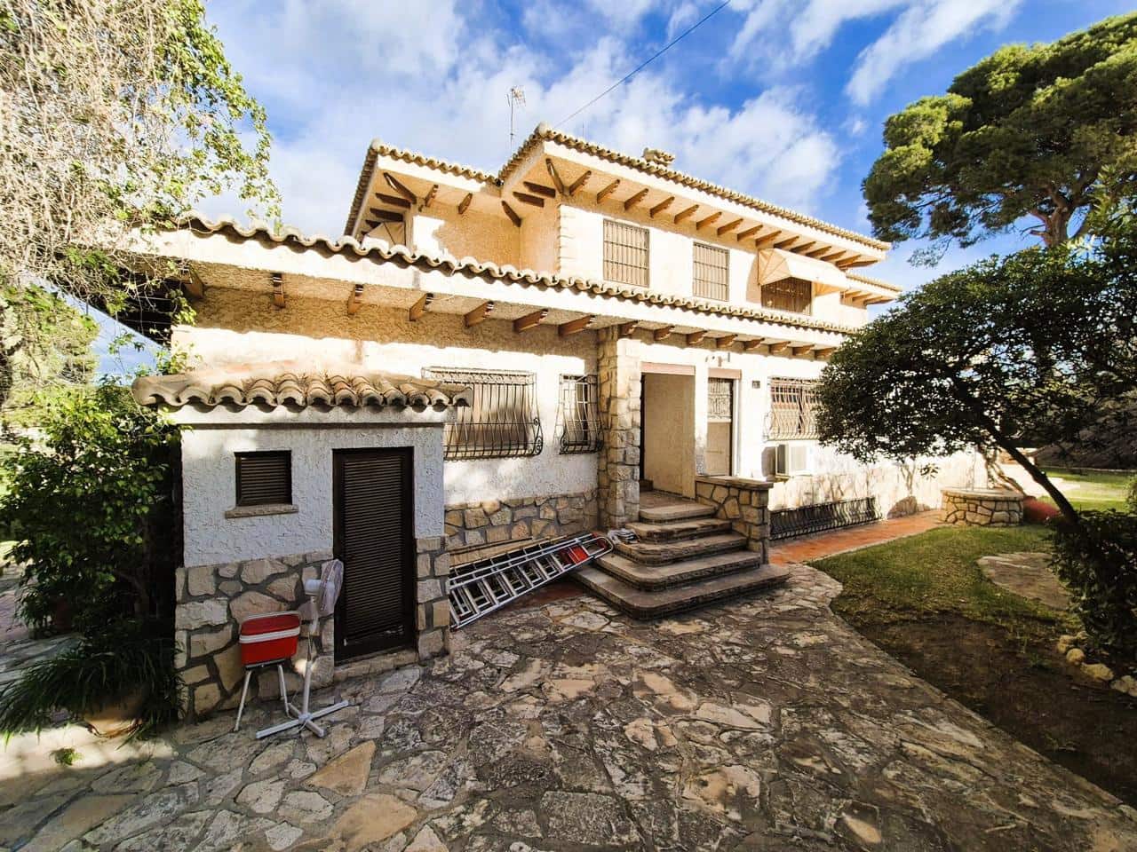 6 soverom Villa til salgs i Alicante by med svømmebasseng garasje - € 1 600 000 (Ref: 9550223)