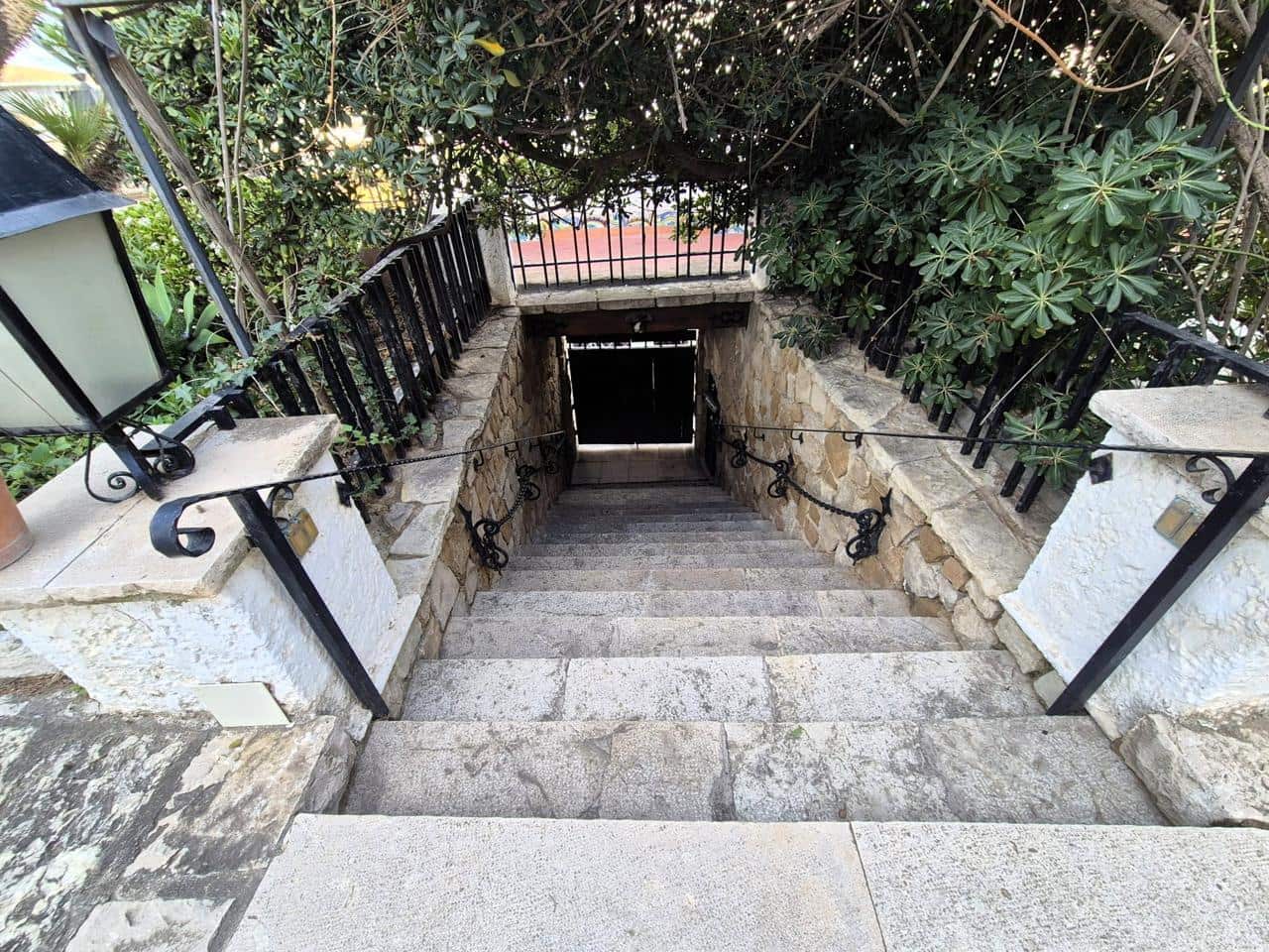 6 soverom Villa til salgs i Alicante by med svømmebasseng garasje - € 1 600 000 (Ref: 9550223)