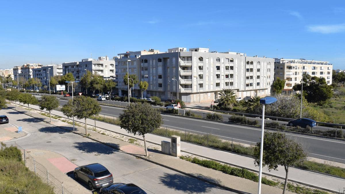 3 makuuhuone Huvila myytävänä paikassa Daya Vieja mukana uima-altaan 
autotalli - 287 000 € (Ref: 9573505)