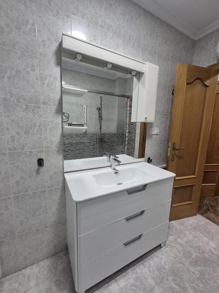 Piso de 4 habitaciones en Alicante / Alacant ciudad en alquiler - 1.700 € (Ref: 9573506)