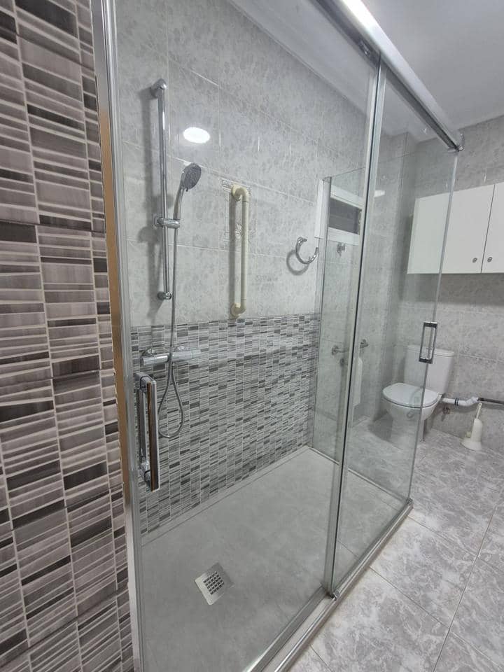 Piso de 4 habitaciones en Alicante / Alacant ciudad en alquiler - 1.700 € (Ref: 9573506)