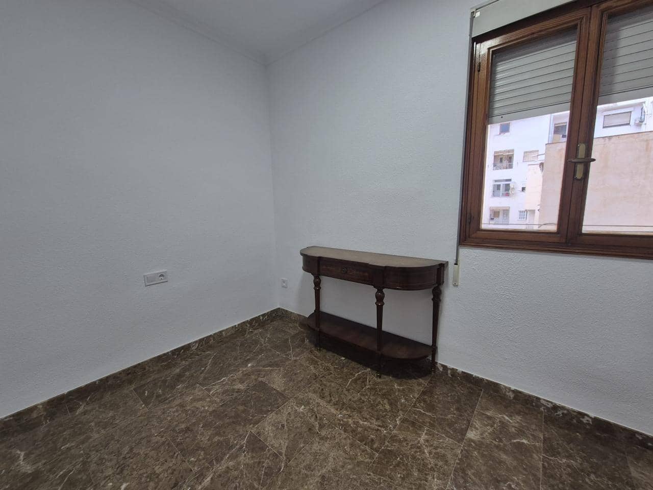 Piso de 4 habitaciones en Alicante / Alacant ciudad en alquiler - 1.700 € (Ref: 9573506)