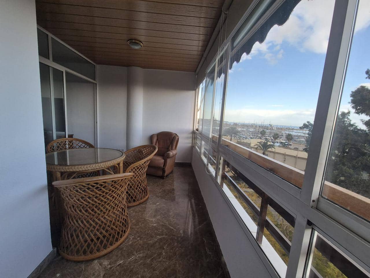 Piso de 4 habitaciones en Alicante / Alacant ciudad en alquiler - 1.700 € (Ref: 9573506)