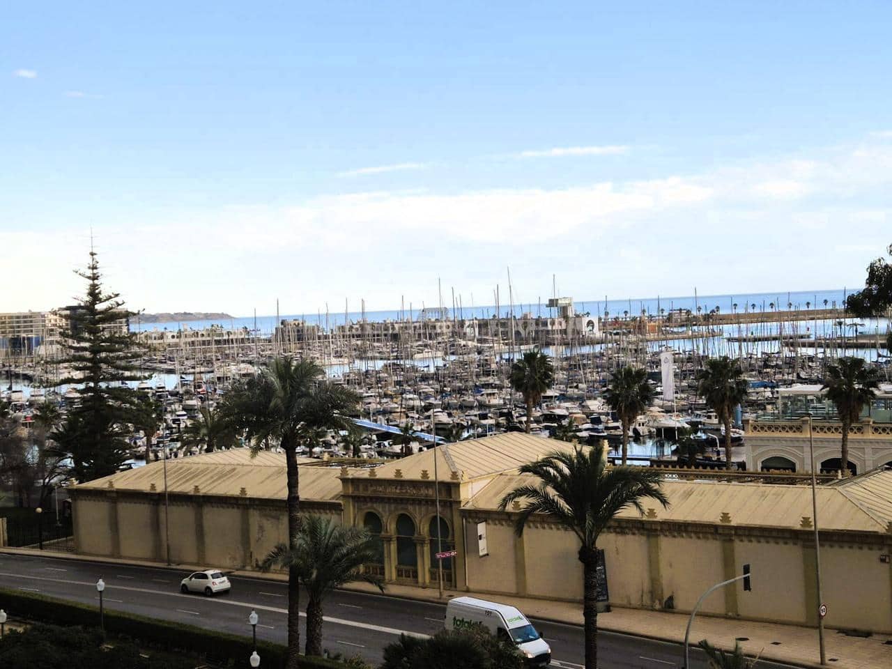 Piso de 4 habitaciones en Alicante / Alacant ciudad en alquiler - 1.700 € (Ref: 9573506)