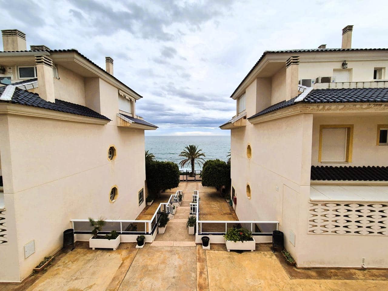 5 bedroom Villa for sale in Alicante / Alacant city with pool garage - € 890,000 (Ref: 9588446)