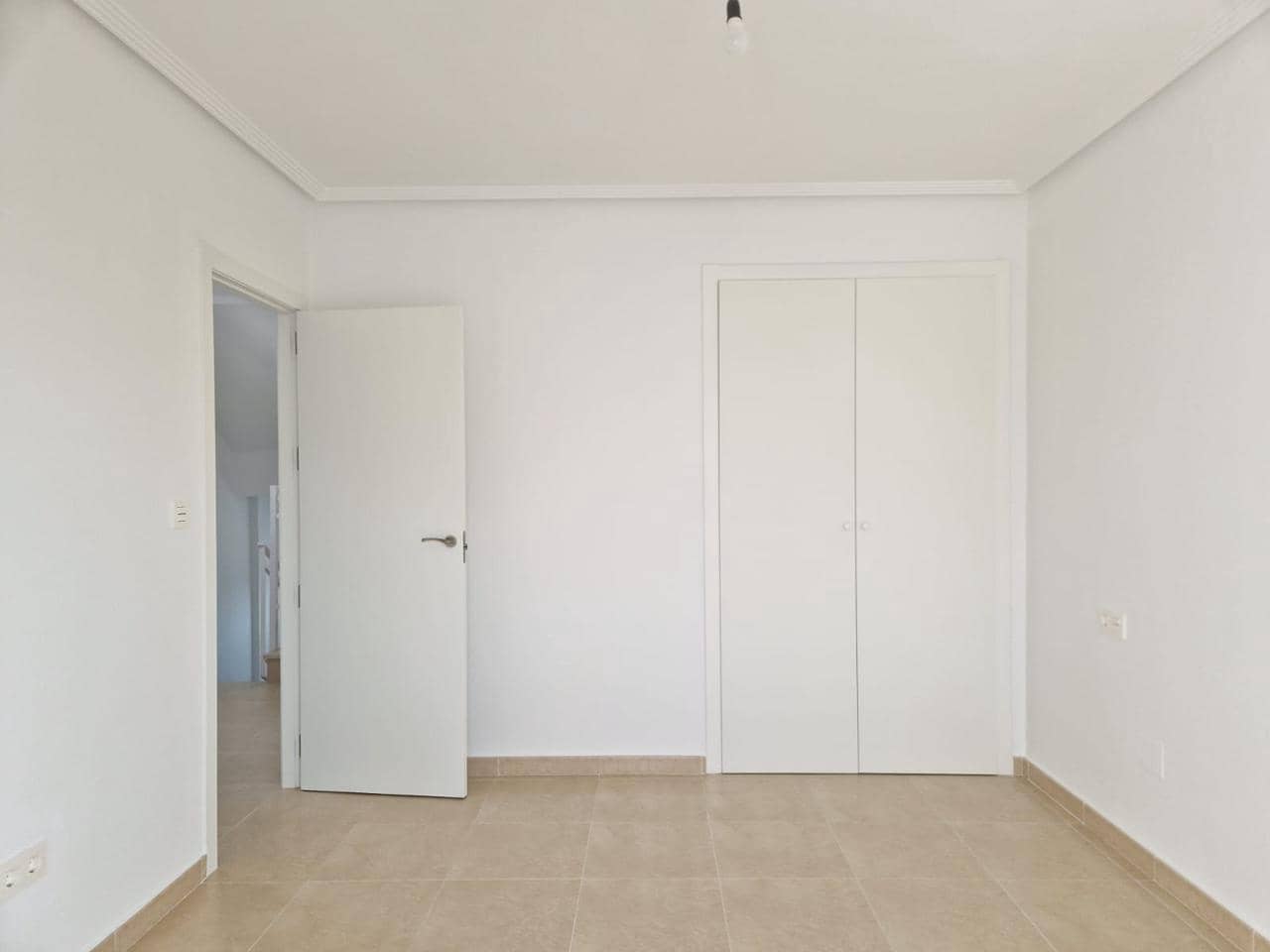 3 makuuhuone Huvila myytävänä paikassa San Fulgencio mukana uima-altaan 
autotalli - 275 000 € (Ref: 9593210)