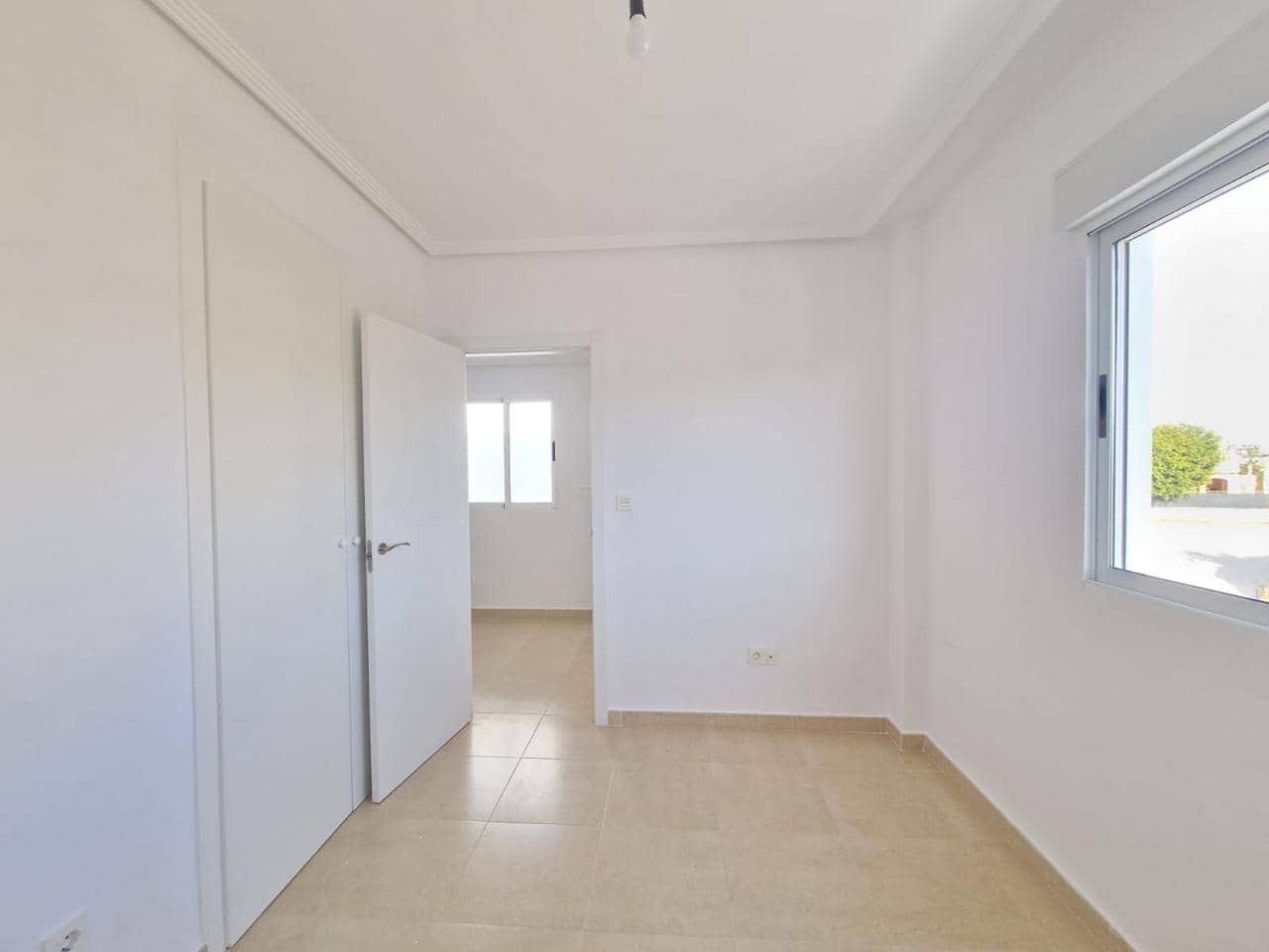 3 makuuhuone Huvila myytävänä paikassa San Fulgencio mukana uima-altaan 
autotalli - 275 000 € (Ref: 9593210)