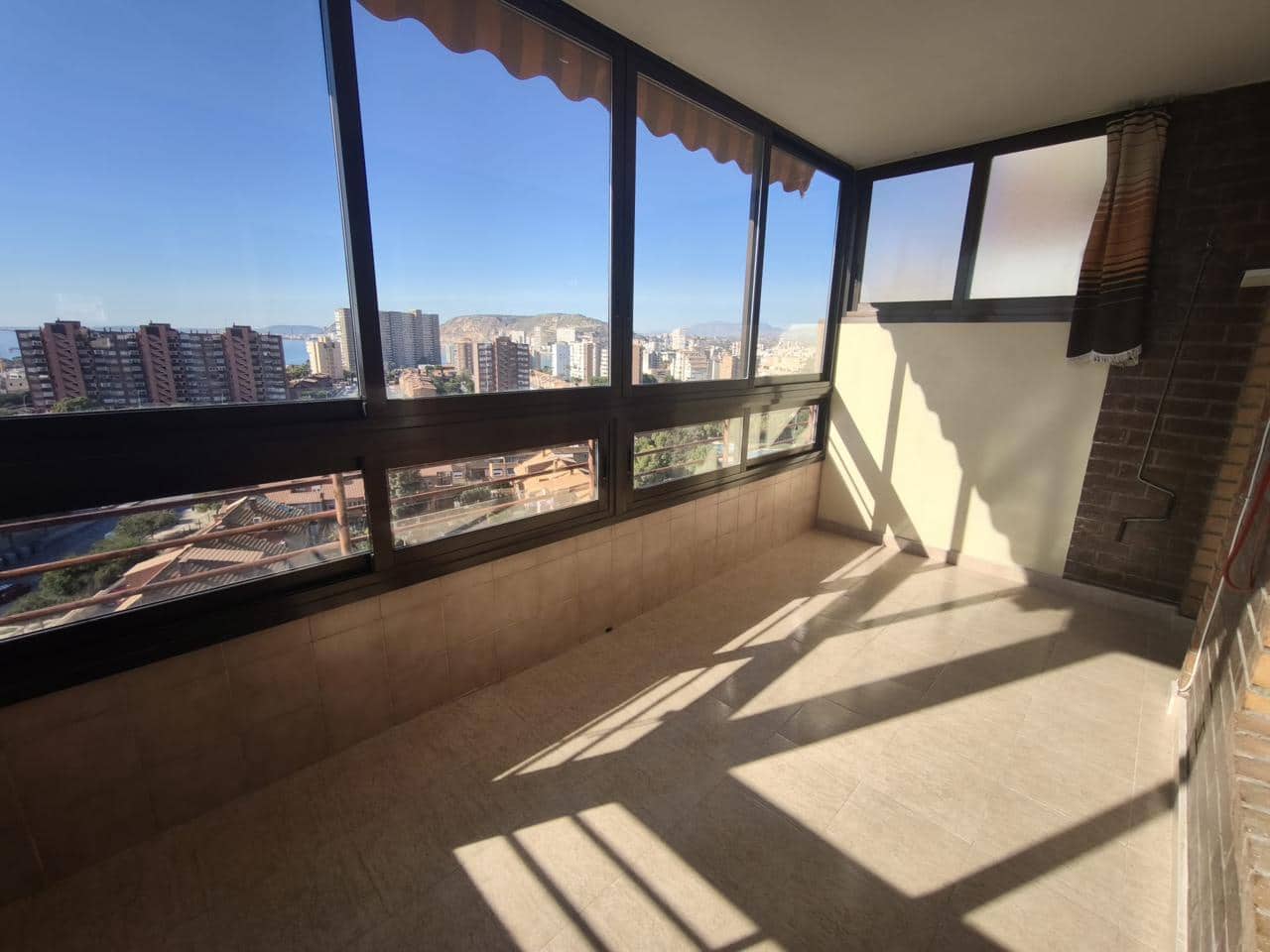 3 bedroom Flat for sale in Alicante / Alacant city with pool garage - € 430,000 (Ref: 9611972)