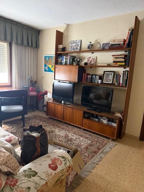 4 bedroom Flat for sale in Alicante / Alacant city with garage - € 590,000 (Ref: 9733748)