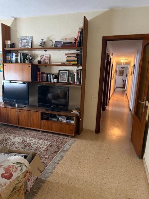 4 bedroom Flat for sale in Alicante / Alacant city with garage - € 590,000 (Ref: 9733748)