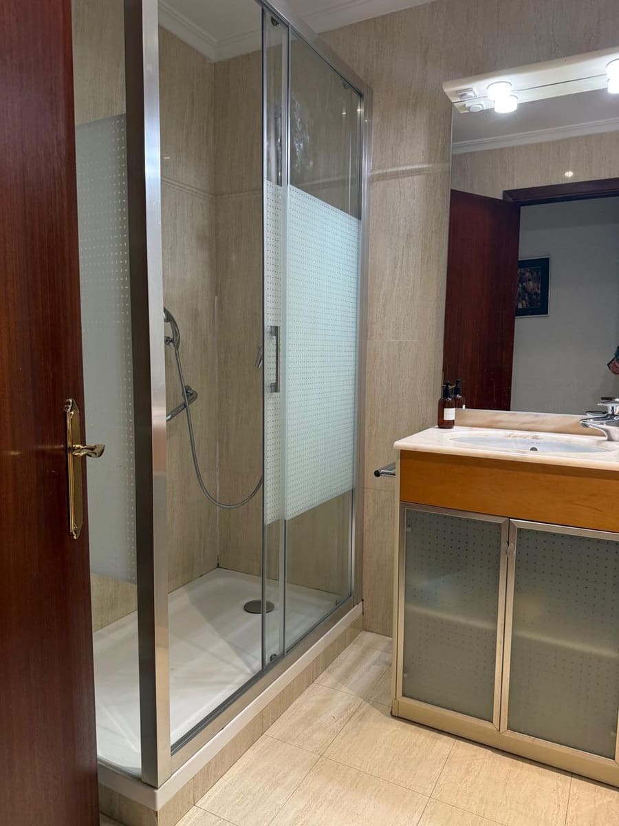 4 bedroom Flat for sale in Alicante / Alacant city with garage - € 590,000 (Ref: 9733748)