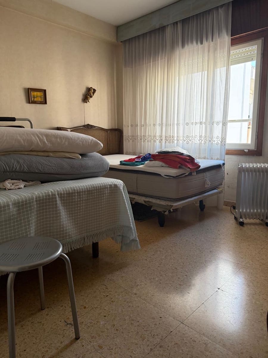 4 bedroom Flat for sale in Alicante / Alacant city with garage - € 590,000 (Ref: 9733748)