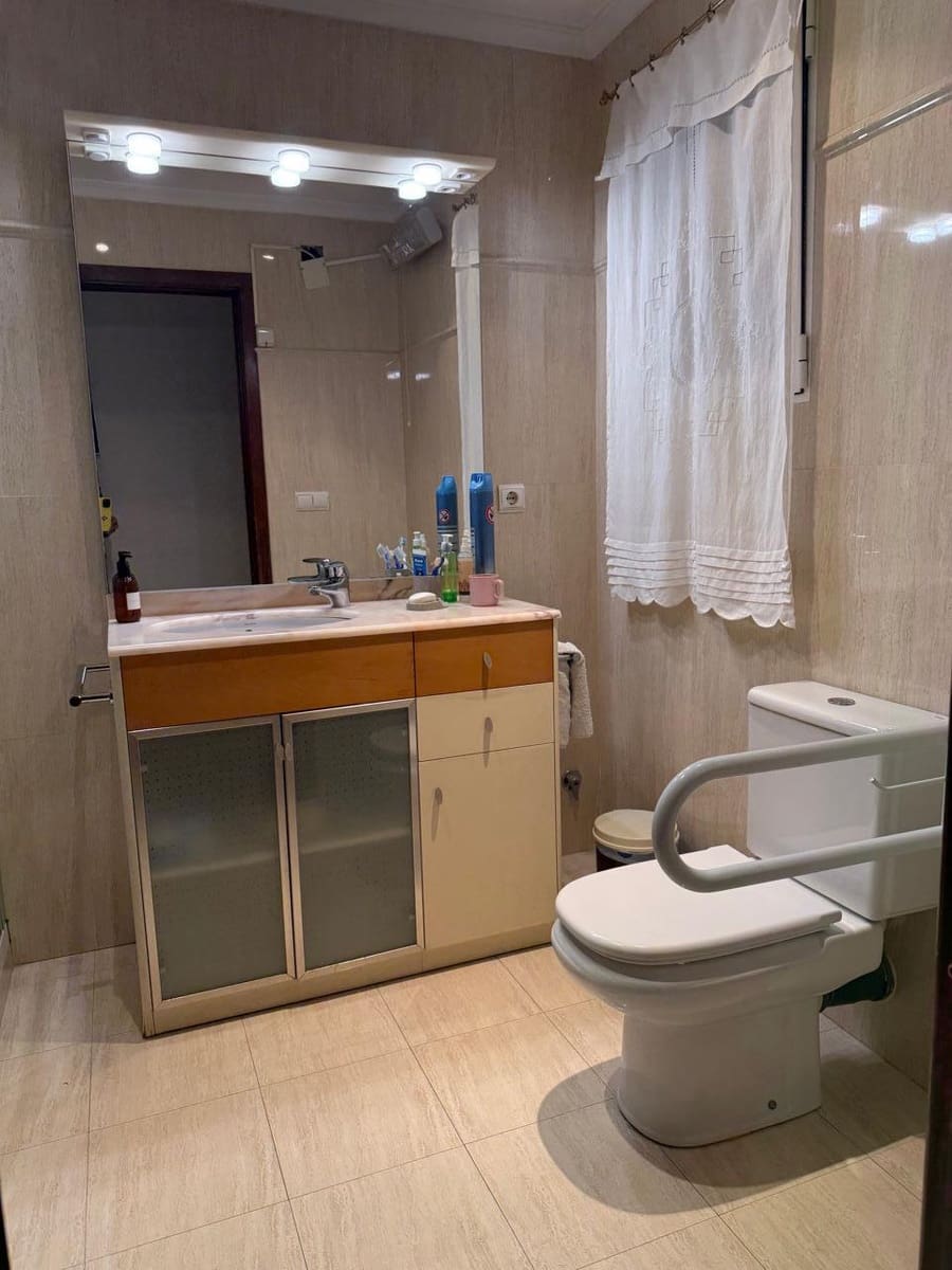 4 bedroom Flat for sale in Alicante / Alacant city with garage - € 590,000 (Ref: 9733748)