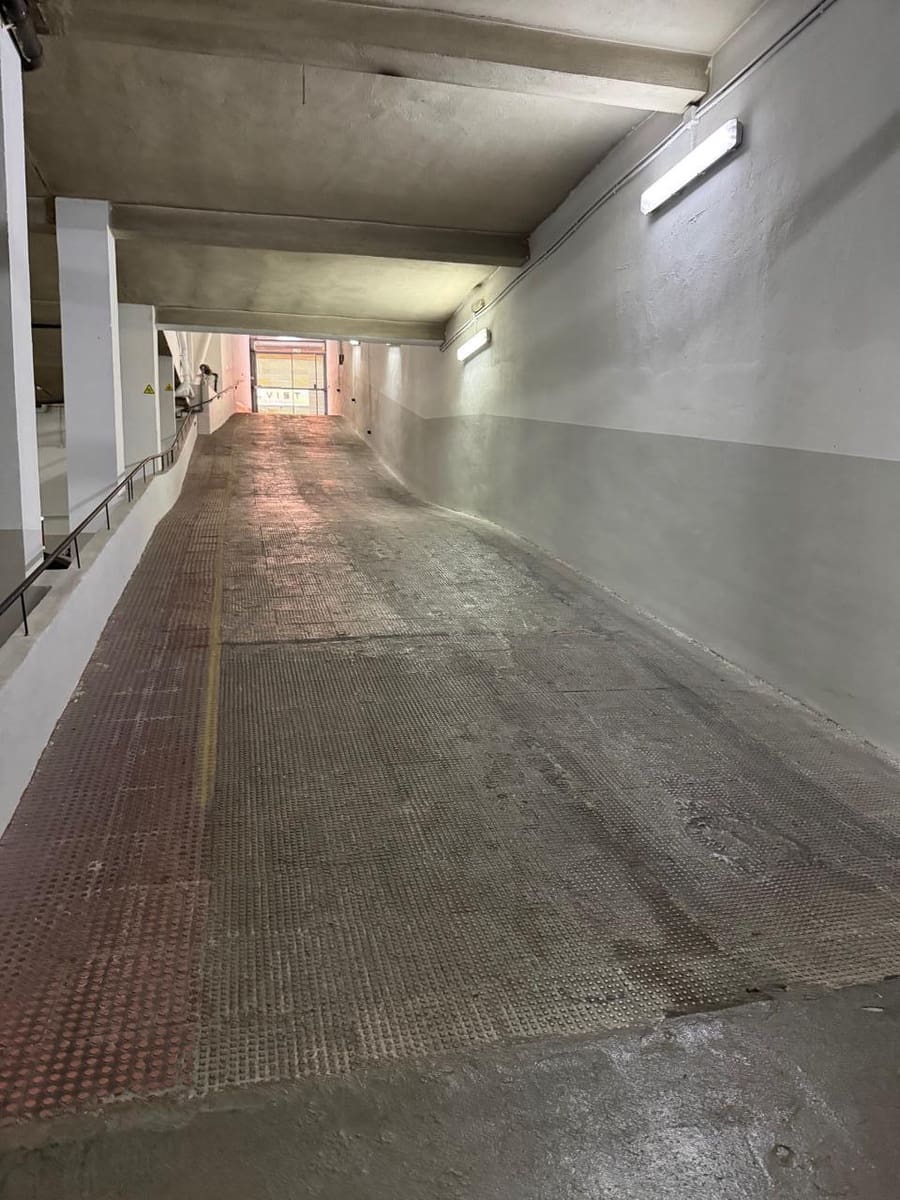 4 bedroom Flat for sale in Alicante / Alacant city with garage - € 590,000 (Ref: 9733748)