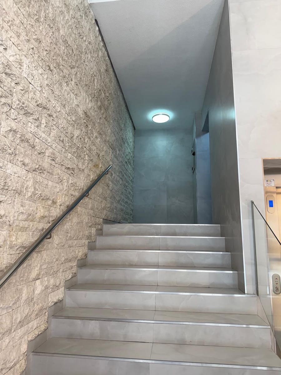 4 bedroom Flat for sale in Alicante / Alacant city with garage - € 590,000 (Ref: 9733748)