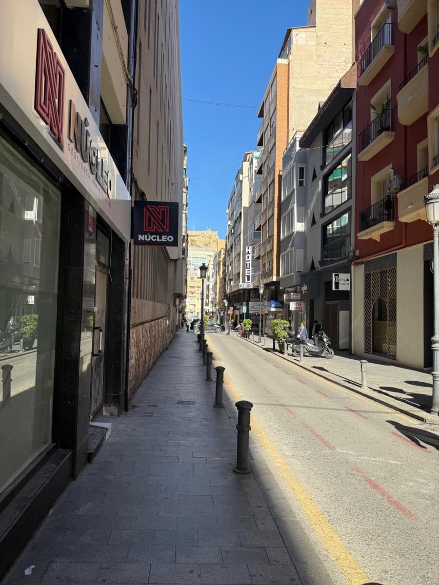 4 bedroom Flat for sale in Alicante / Alacant city with garage - € 590,000 (Ref: 9733748)