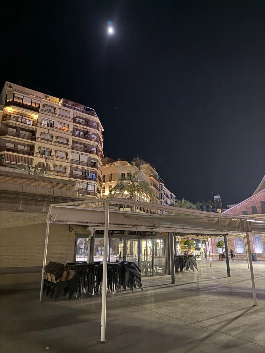 4 bedroom Flat for sale in Alicante / Alacant city with garage - € 590,000 (Ref: 9733748)