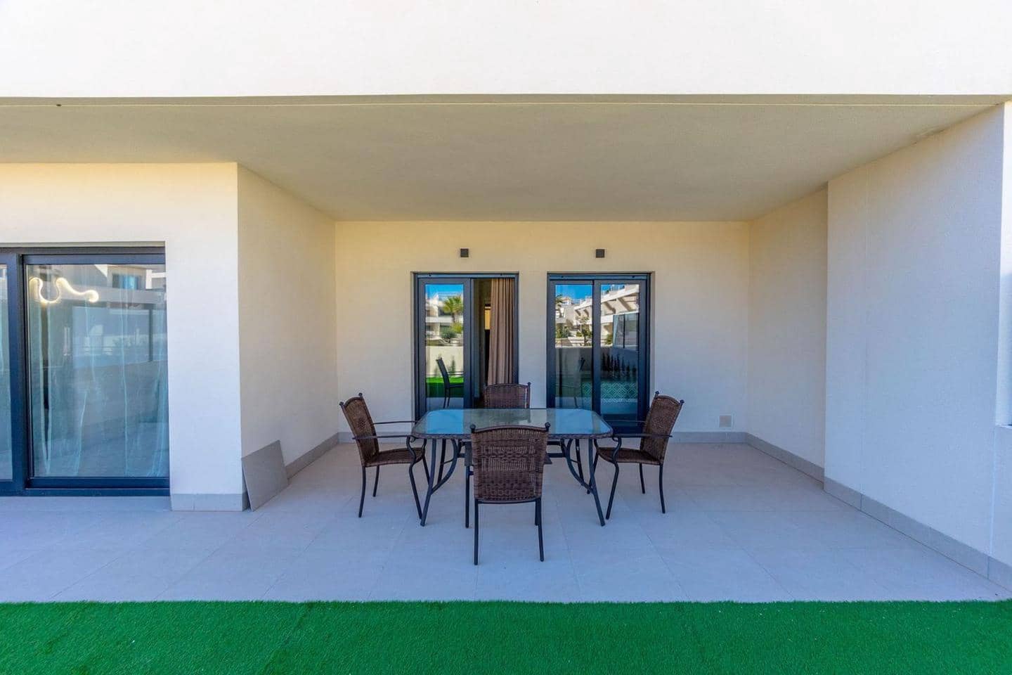 2 makuuhuone Asunto myytävänä paikassa Torrevieja mukana 
autotalli - 329 000 € (Ref: 9735076)