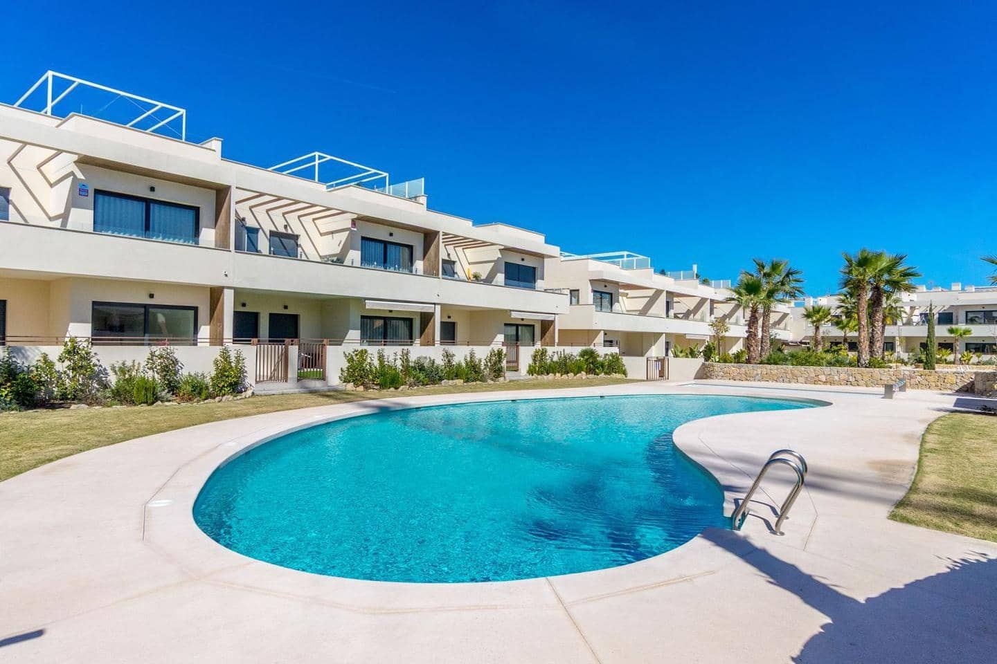 2 makuuhuone Asunto myytävänä paikassa Torrevieja mukana 
autotalli - 329 000 € (Ref: 9735076)