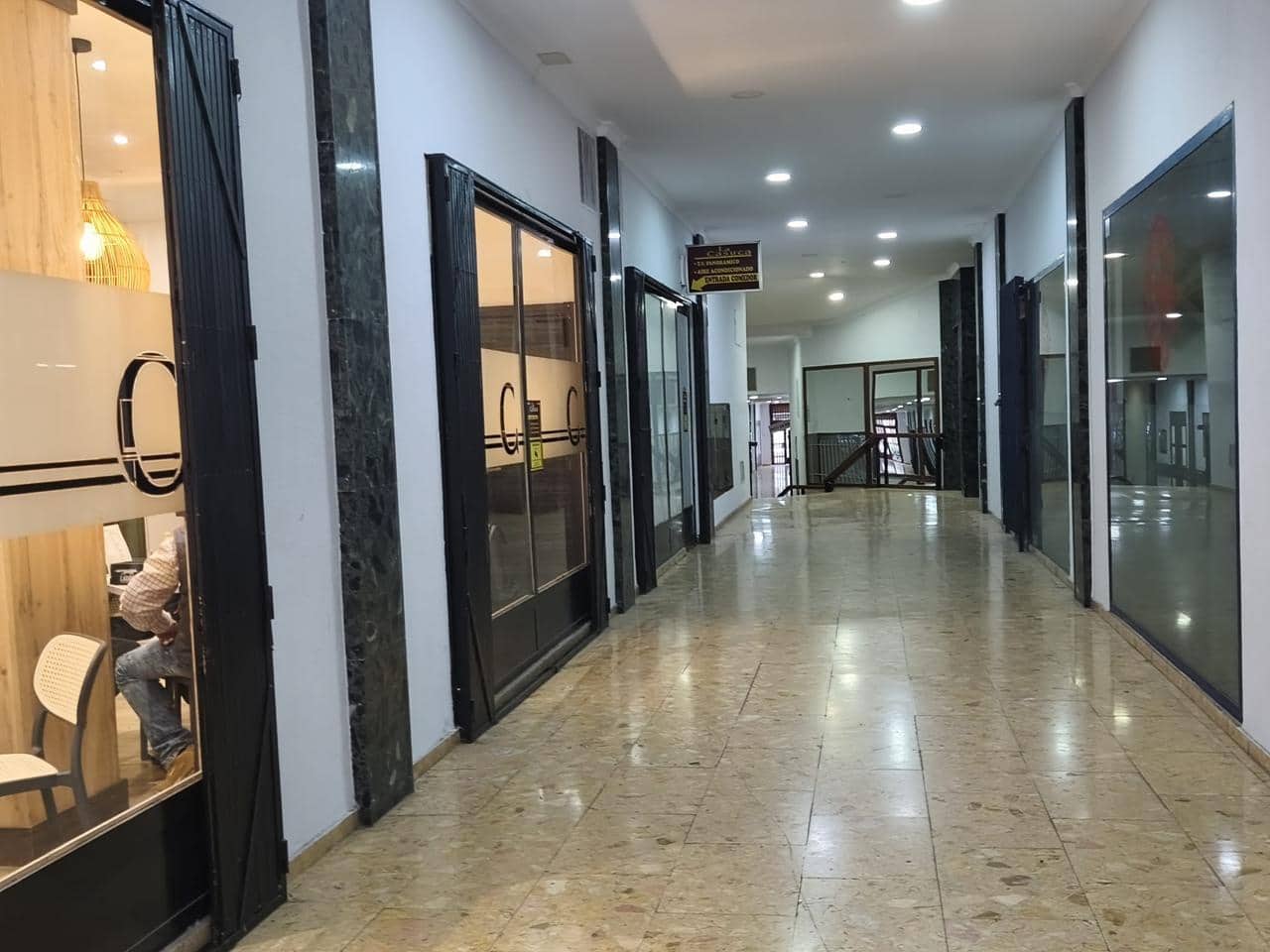 4 camera da letto Ufficio da affittare in Alicante citta - 1.200 € (Rif: 9784268)