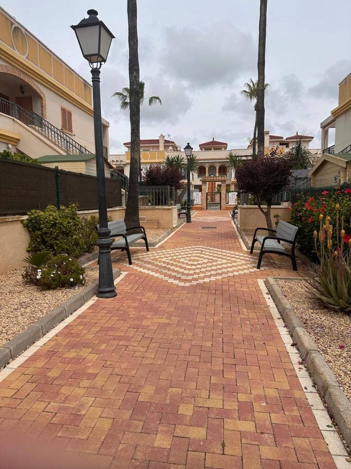 2 bedroom Villa for sale in Rojales with pool garage - € 174,900 (Ref: 9814692)