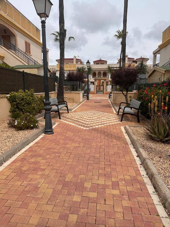 2 bedroom Villa for sale in Rojales with pool garage - € 174,900 (Ref: 9814692)