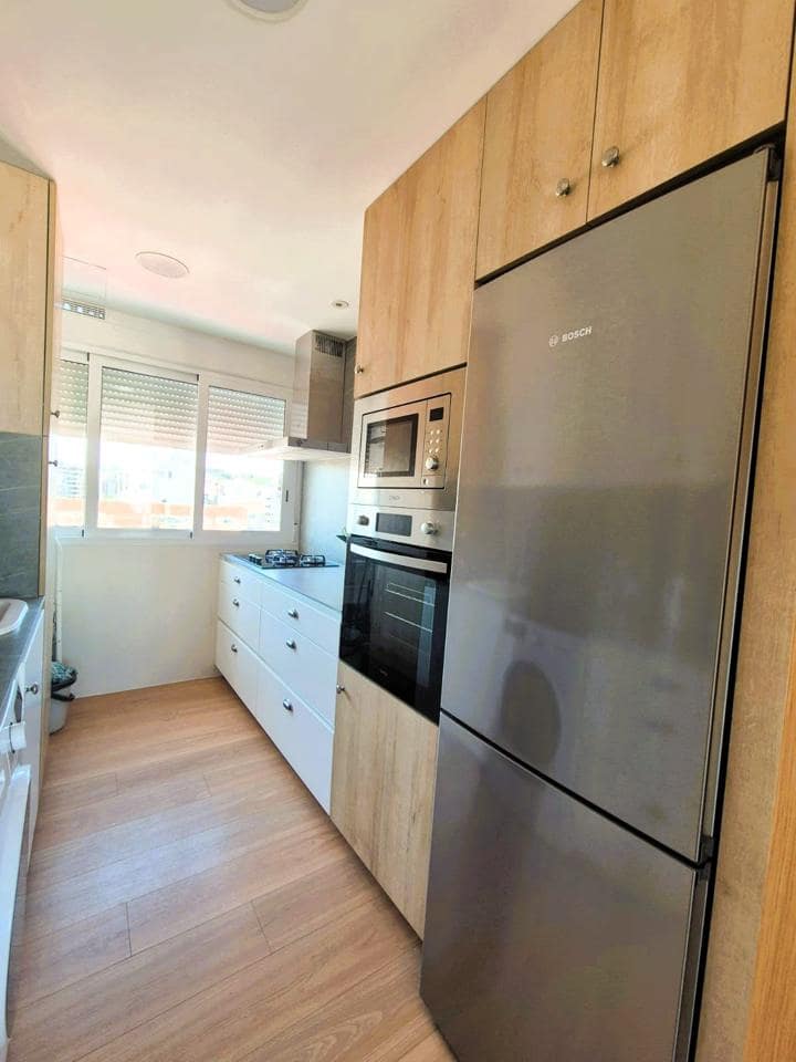 2 slaapkamer Flat te huur in Alicante stad - € 1.950 (Ref: 9824256)