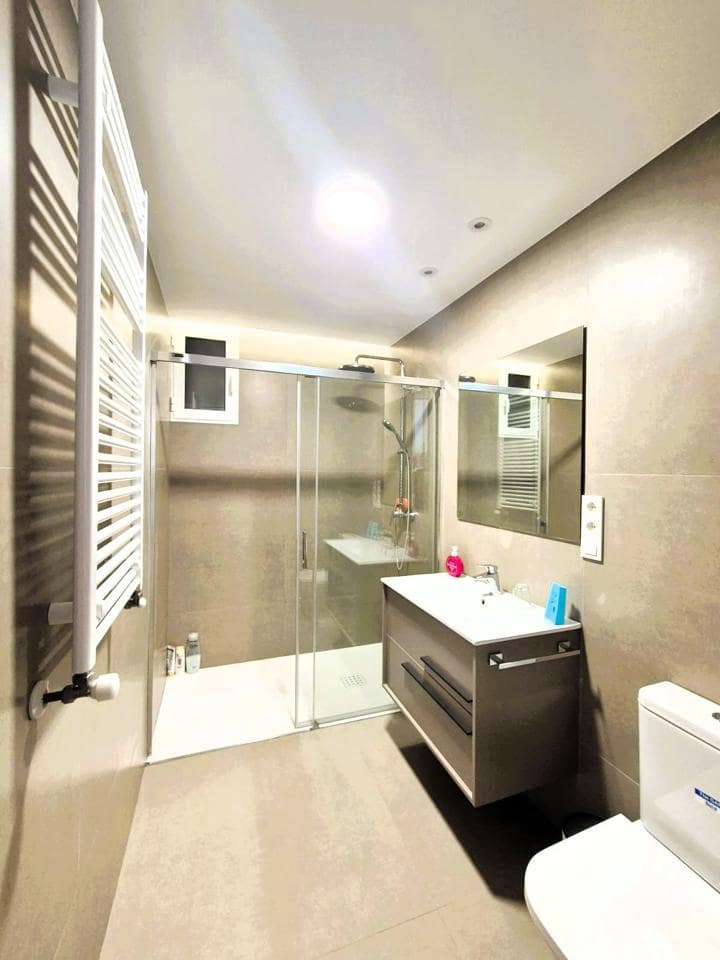 2 slaapkamer Flat te huur in Alicante stad - € 1.950 (Ref: 9824256)