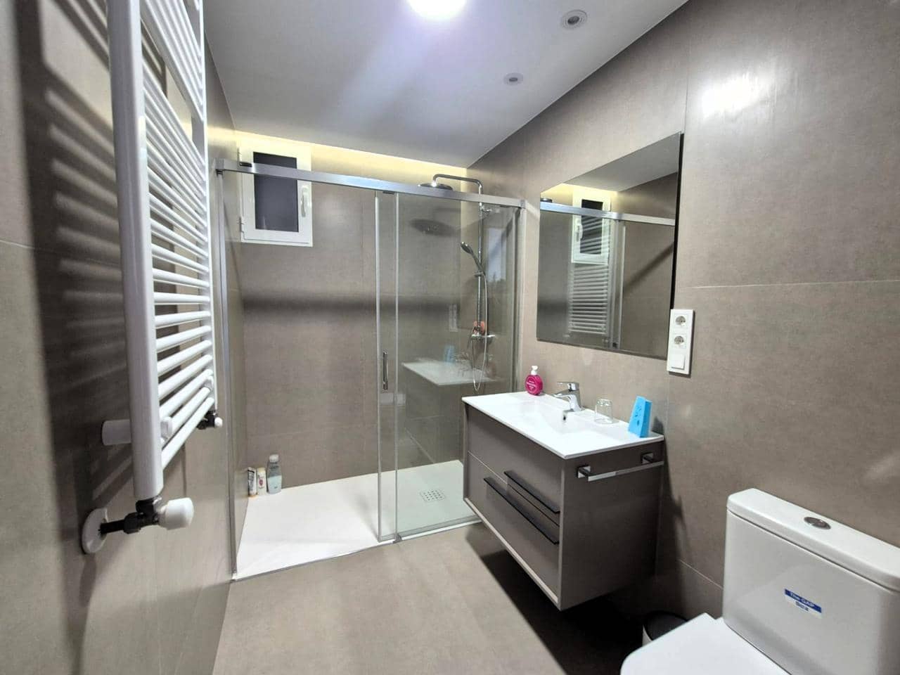 2 slaapkamer Flat te huur in Alicante stad - € 1.950 (Ref: 9824256)