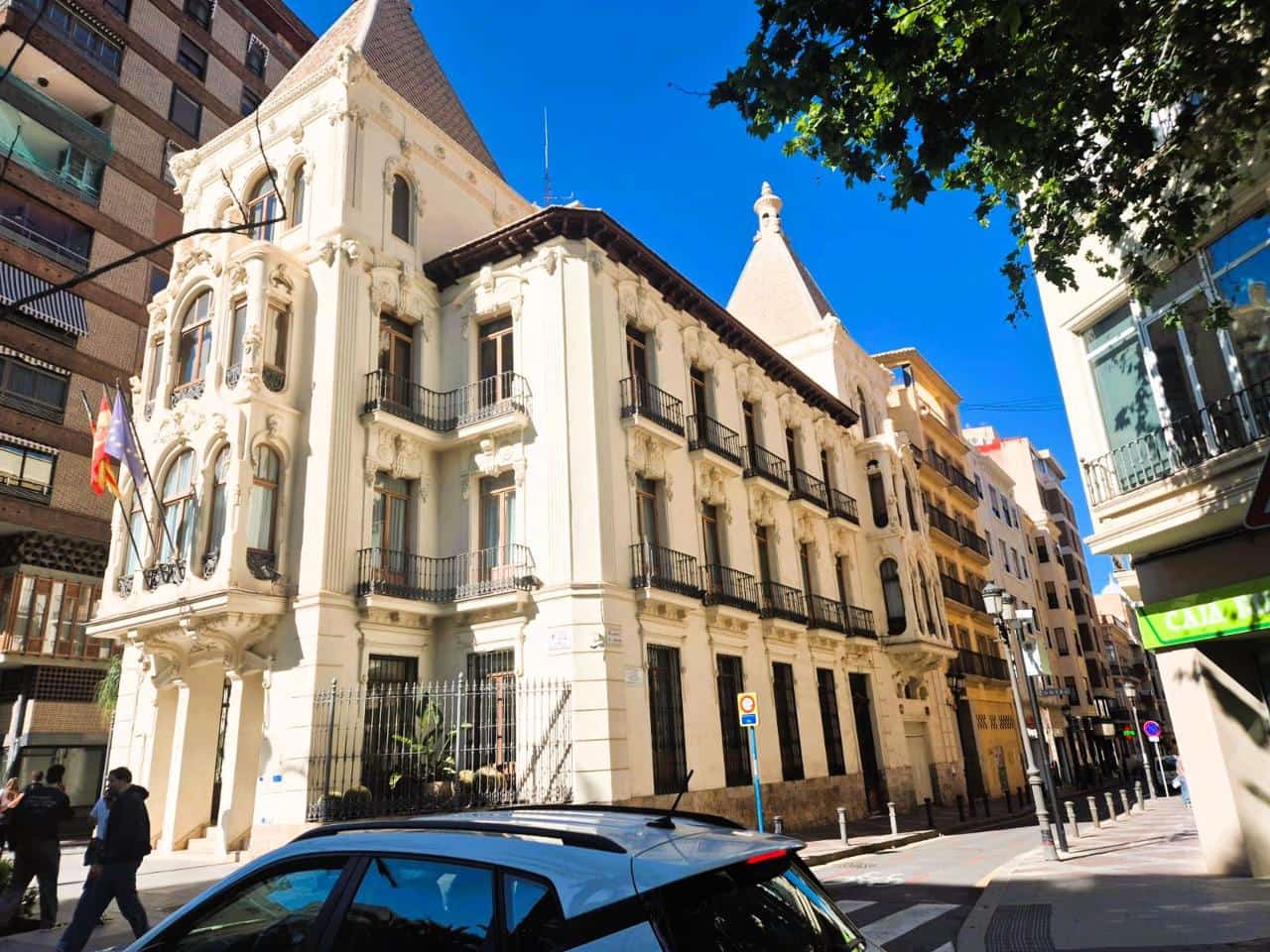 2 slaapkamer Flat te huur in Alicante stad - € 1.950 (Ref: 9824256)
