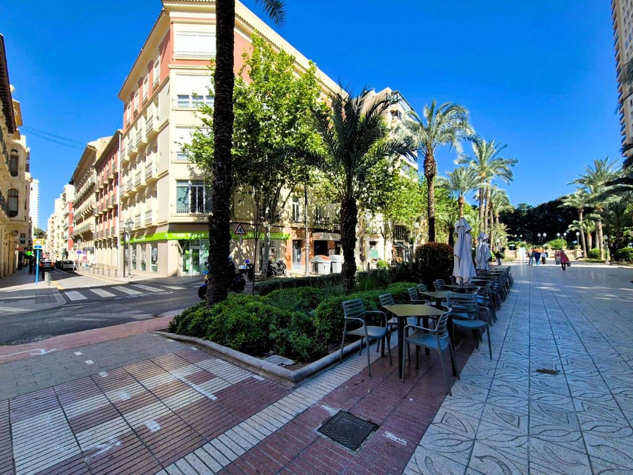 2 slaapkamer Flat te huur in Alicante stad - € 1.950 (Ref: 9824256)
