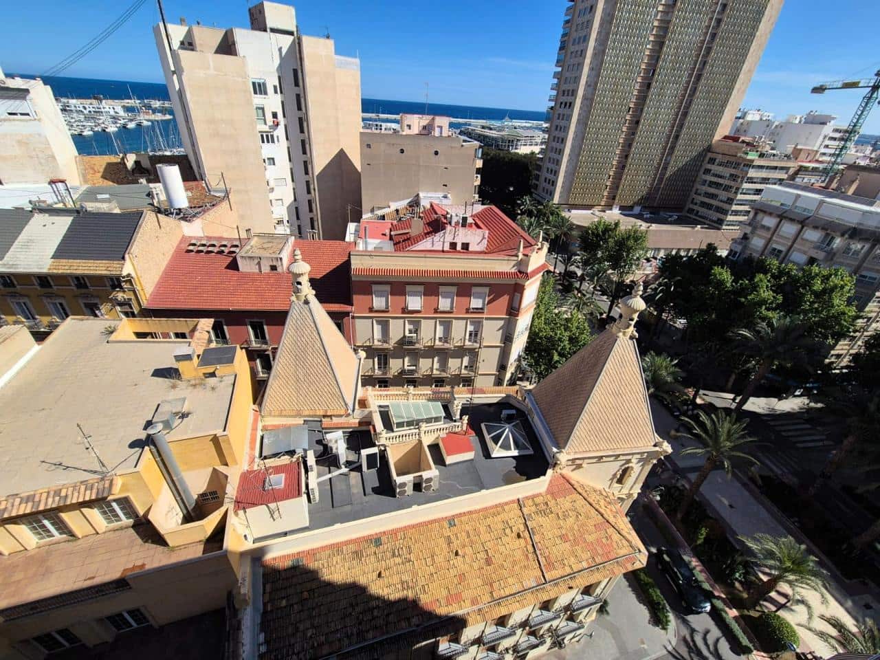 2 slaapkamer Flat te huur in Alicante stad - € 1.950 (Ref: 9824256)
