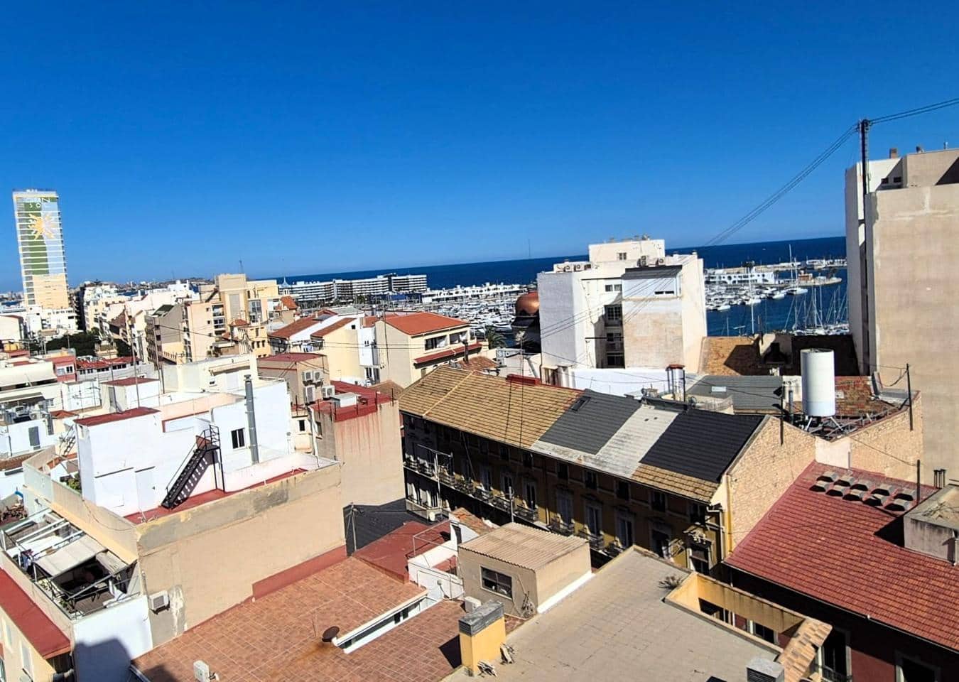 2 slaapkamer Flat te huur in Alicante stad - € 1.950 (Ref: 9824256)