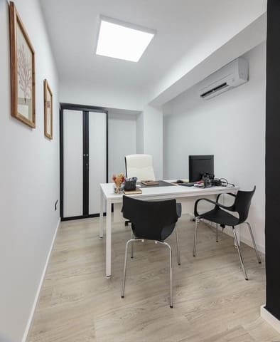 7 quarto Escritório para arrendar em Barrio del Centro, Alicante cidade - 350 € (Ref: 9892945)