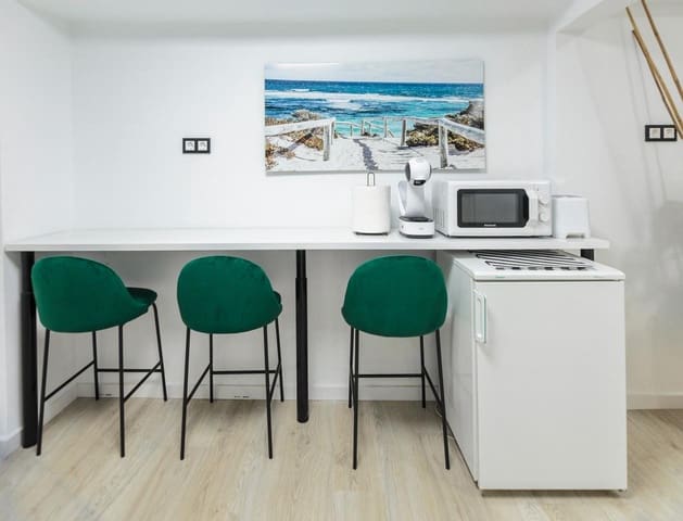 7 quarto Escritório para arrendar em Barrio del Centro, Alicante cidade - 350 € (Ref: 9892945)