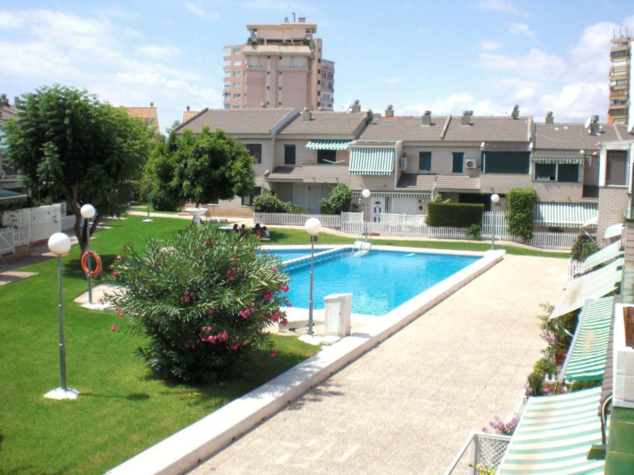 3 makuuhuone Bungalow vuokrattavana paikassa Cabo de las Huertas mukana uima-altaan 
autotalli - 1 300 € (Ref: 9911526)