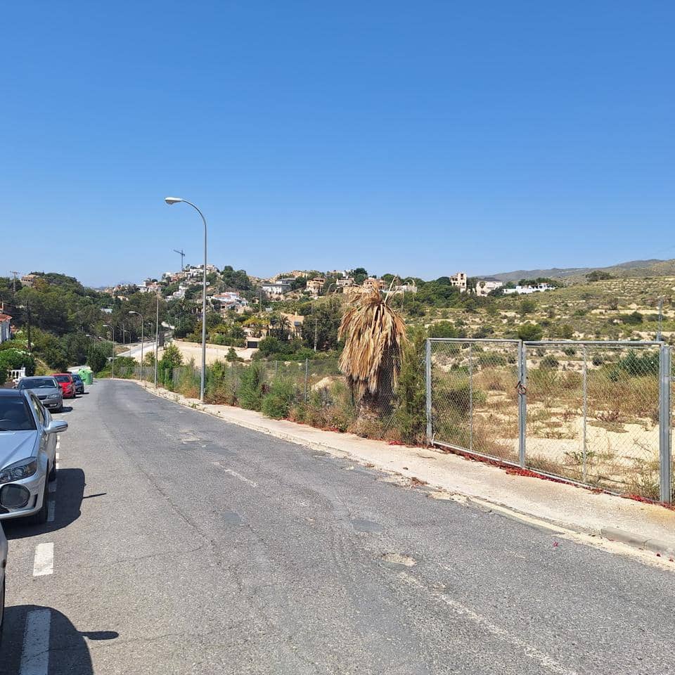 Mark till salu i El Campello - 275 000 € (Ref: 9914802)