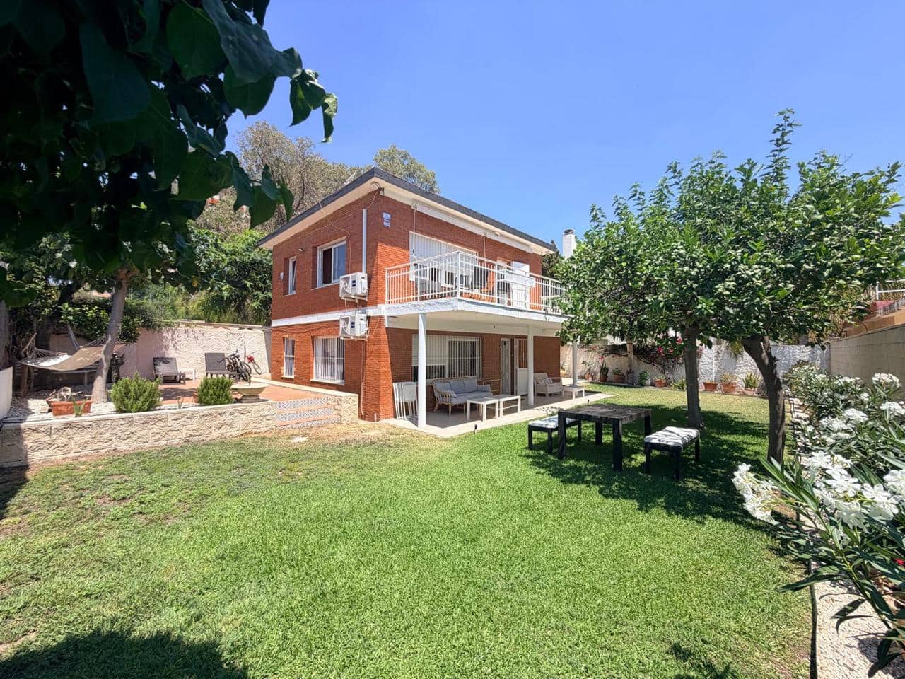 4 camera da letto Villa da affittare in Alicante citta con garage - 3.600 € (Rif: 9944960)