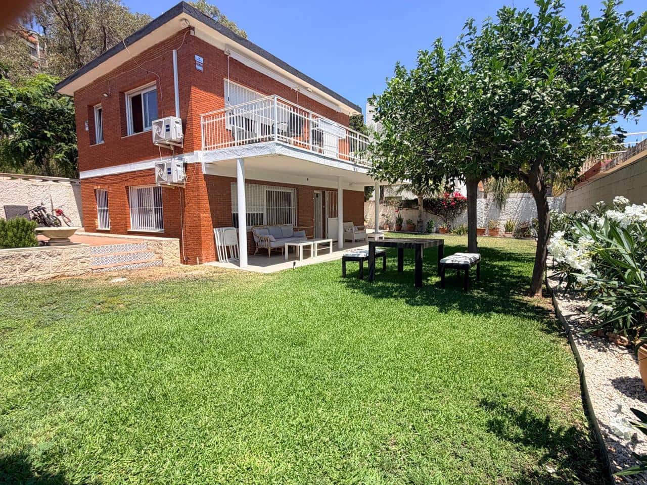 4 camera da letto Villa da affittare in Alicante citta con garage - 3.600 € (Rif: 9944960)